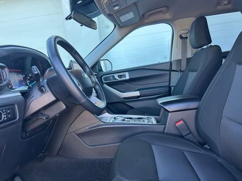 Used 2023 Ford Explorer XLT image 8