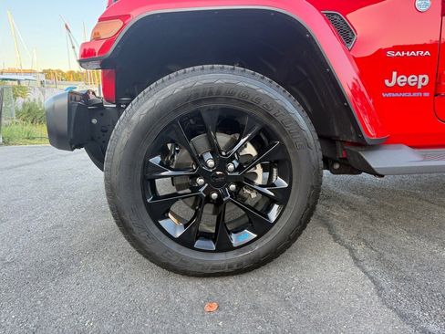 Used 2023 Jeep Wrangler Unlimited Sahara w/ Cold Weather Group image 30