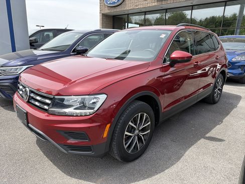 Used 2019 Volkswagen Tiguan SE w/ Panoramic Sunroof Package AWD/4WD image 4