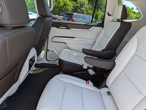 New 2026 GMC Acadia Denali w/ Super Cruise Package FWD image 16