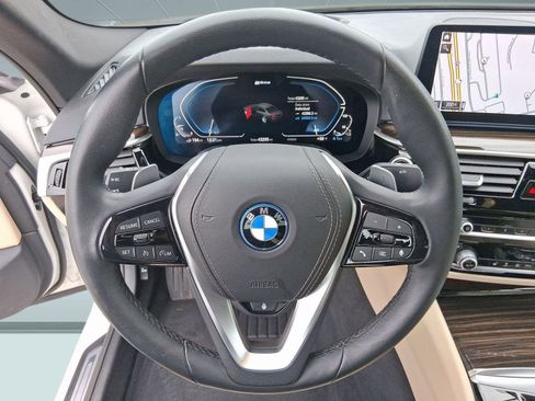 Certified 2023 BMW 530e w/ Executive Package image 16