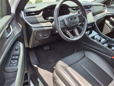 New 2025 Jeep Grand Cherokee Limited w/ Luxury Tech Group II image 14
