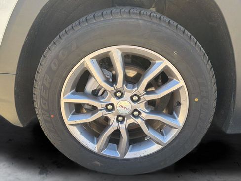 Used 2024 GMC Terrain SLT AWD/4WD image 14