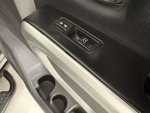 Used 2024 Nissan Titan SV AWD/4WD image 16