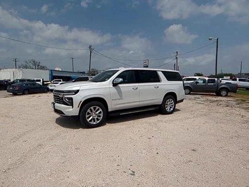 New 2025 Chevrolet Suburban Premier RWD image 4
