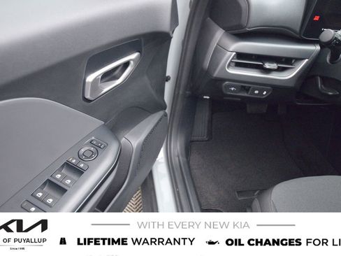 New 2025 Kia K4 LXS image 27