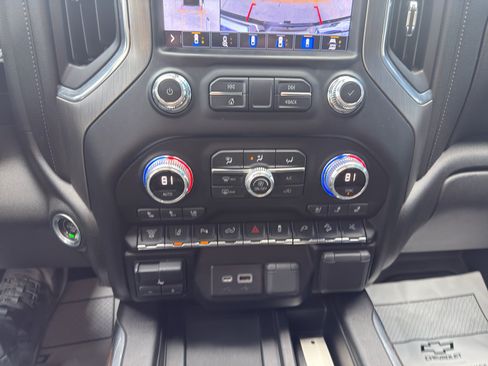 Used 2022 GMC Sierra 2500 Denali w/ Denali Black Diamond Edition AWD/4WD image 21