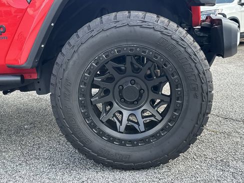 Used 2022 Jeep Gladiator Sport image 13