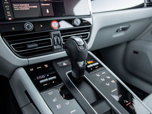 New 2026 Porsche Macan image 30