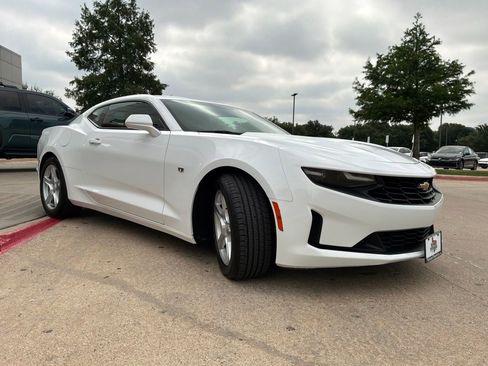 Used 2022 Chevrolet Camaro LT RWD image 4