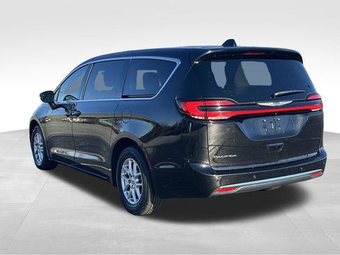 Used 2024 Chrysler Pacifica Touring-L image 22