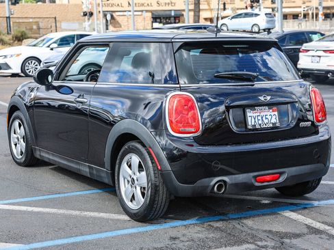 Used 2017 MINI Cooper 2-Door Hardtop image 16