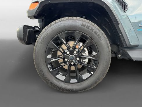 Used 2025 Jeep Wrangler Unlimited Sahara AWD/4WD image 14