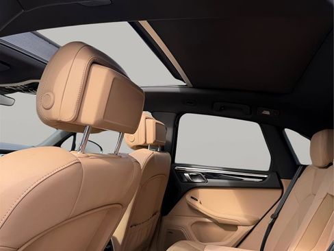 Used 2021 Porsche Macan S image 24