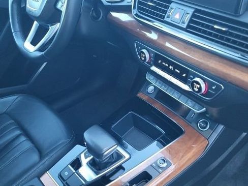 Used 2023 Audi Q5 2.0T Premium image 18