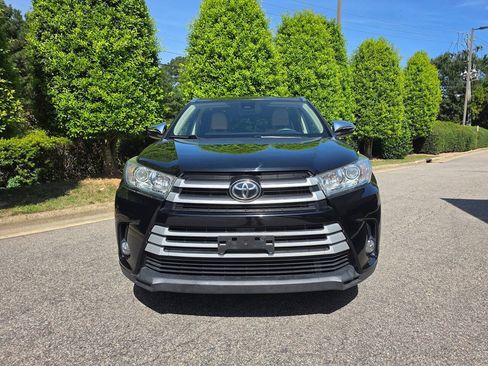 Used 2019 Toyota Highlander XLE AWD/4WD image 8