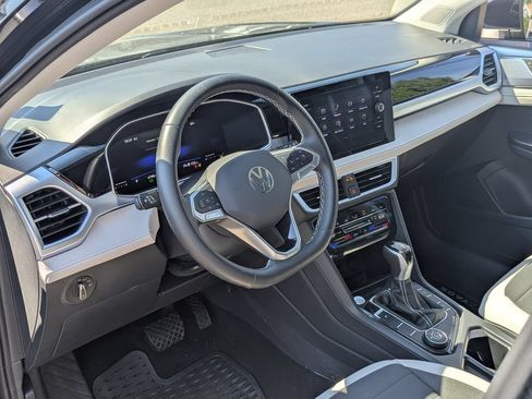 Used 2025 Volkswagen Taos SE w/ Panoramic Sunroof Package AWD/4WD image 12