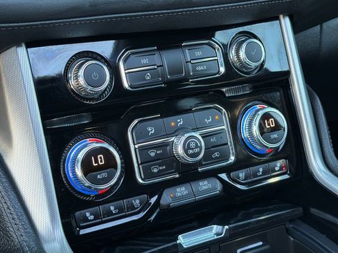 Used 2022 GMC Yukon Denali image 32