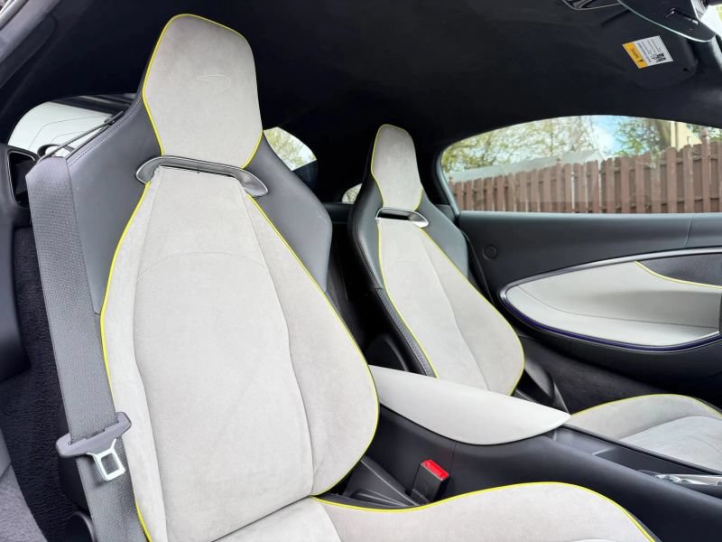 Used 2023 McLaren Artura RWD image 23