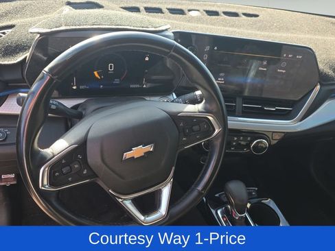 Used 2024 Chevrolet Trax LT w/ Driver Confidence Package FWD image 12