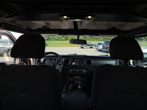 Used 2021 Jeep Wrangler Sport AWD/4WD image 6