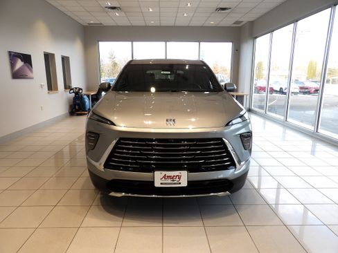 Used 2025 Buick Enclave Preferred image 2