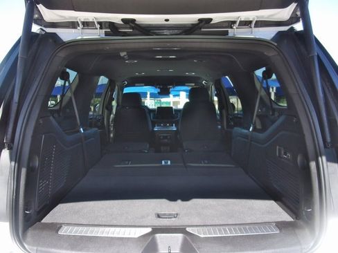 Used 2024 Chevrolet Suburban Premier image 33