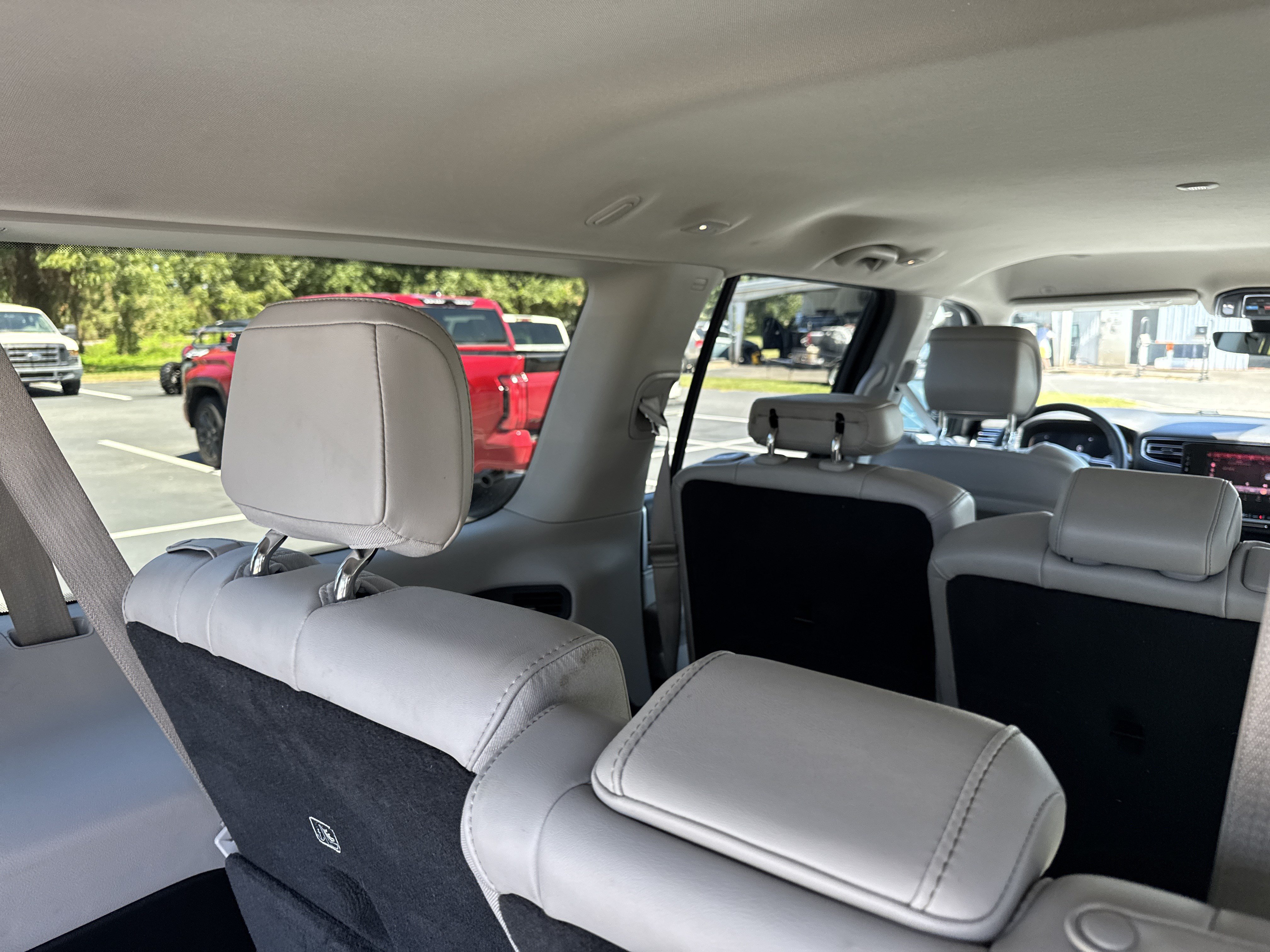 Used 2024 Jeep Wagoneer L Series II AWD/4WD image 29