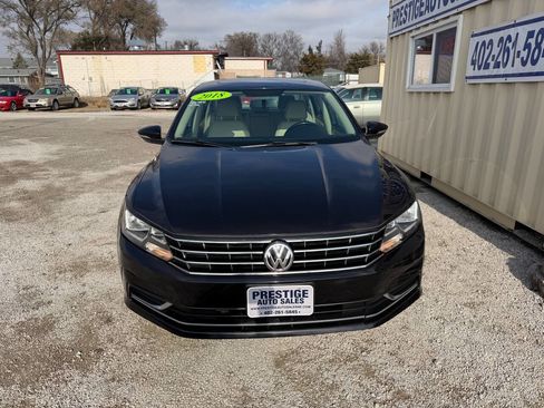 Used 2018 Volkswagen Passat 2.0T SE image 2