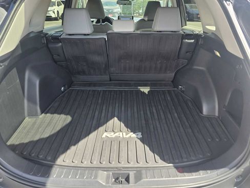 Used 2022 Toyota RAV4 XLE Premium image 17