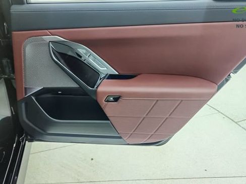 Used 2025 BMW i7 eDrive50 w/ M Sport Package RWD image 28