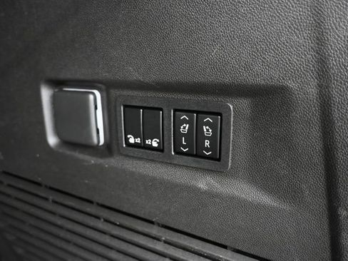 Used 2021 GMC Yukon Denali w/ Denali Ultimate Package image 29