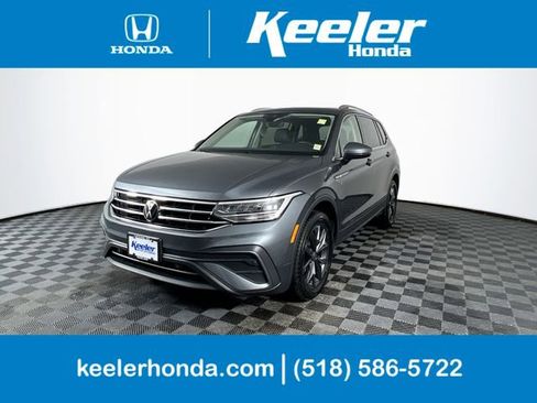 Used 2023 Volkswagen Tiguan SE AWD/4WD image 1