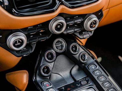 Used 2020 Aston Martin V8 Vantage Coupe RWD image 23