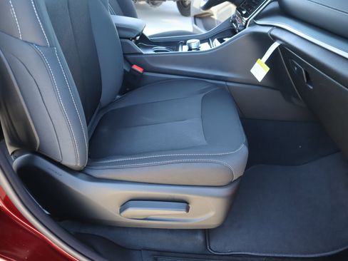 New 2026 Jeep Grand Cherokee Laredo image 13