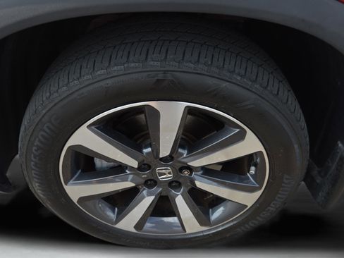 Used 2024 Honda Pilot Touring image 10