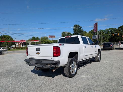Used 2017 Chevrolet Silverado 2500 LTZ w/ Vortec Plus Package AWD/4WD image 5