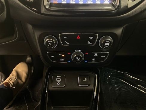 Used 2021 Jeep Compass Limited FWD image 20