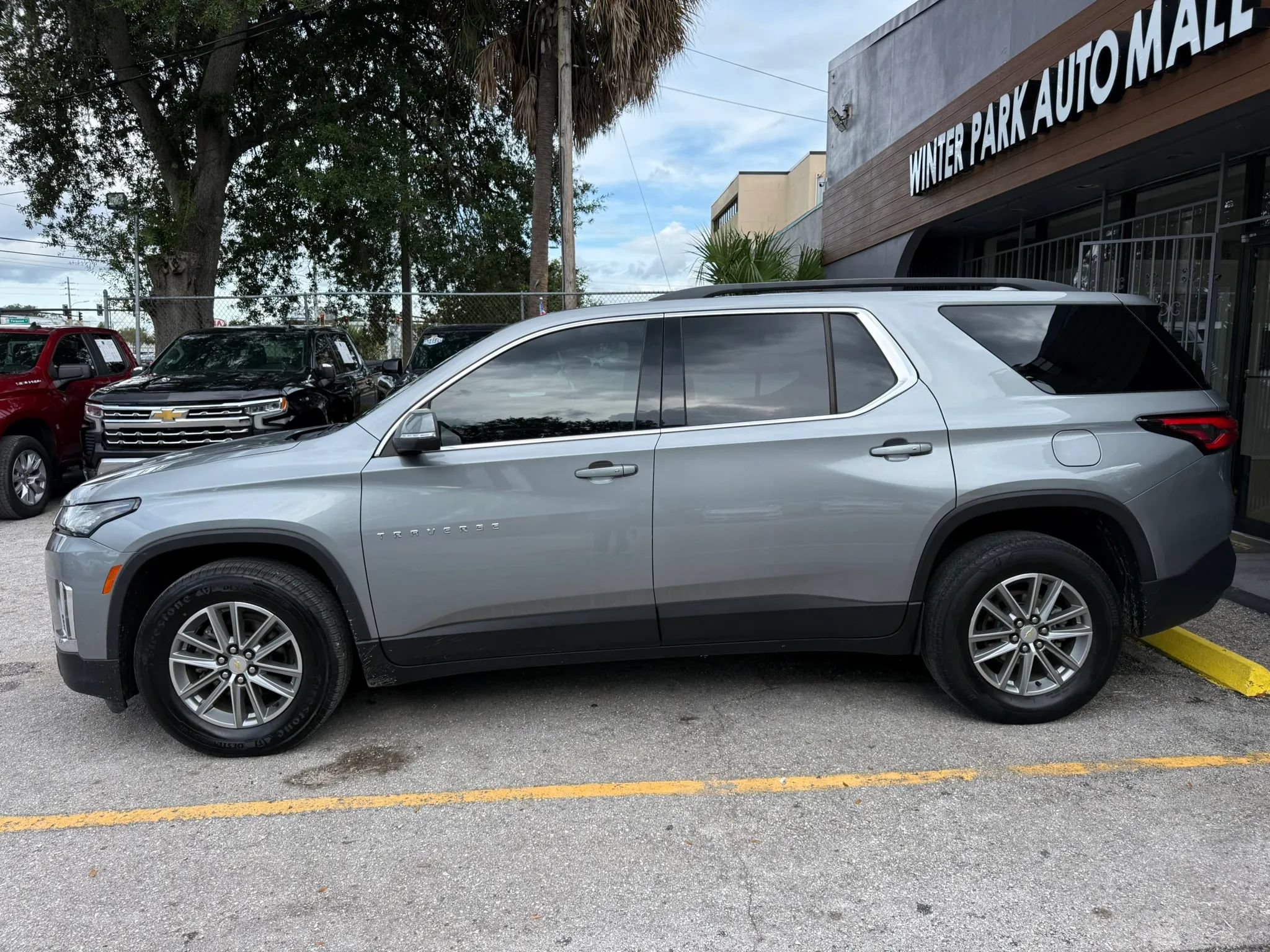 Used 2023 Chevrolet Traverse LT FWD image 5