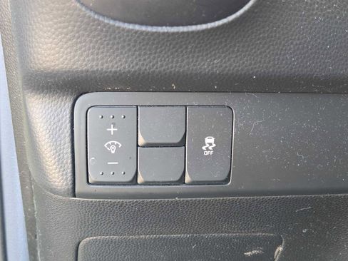 Used 2017 Kia Soul + image 11