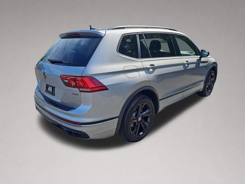 Used 2024 Volkswagen Tiguan SE R-Line AWD/4WD image 3