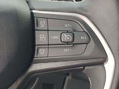 Certified 2024 Jeep Grand Cherokee Altitude AWD/4WD image 24
