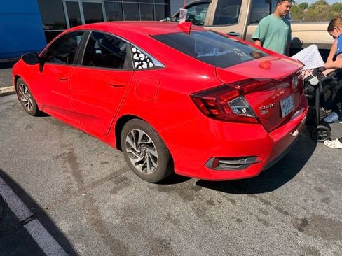 Used 2018 Honda Civic EX image 5