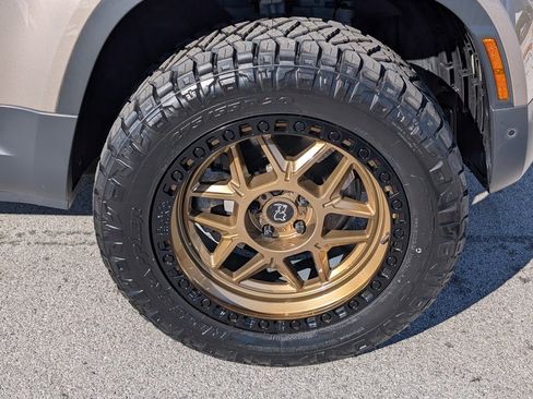 Used 2023 Land Rover Defender 110 S image 32