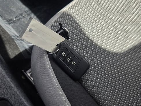 Certified 2023 Volkswagen Taos S FWD image 18
