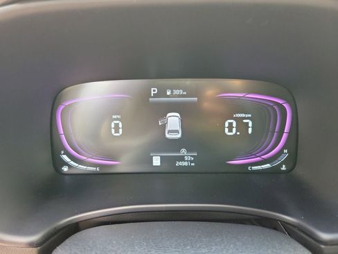 Used 2025 Kia Soul LX w/ LX Technology Package FWD image 19