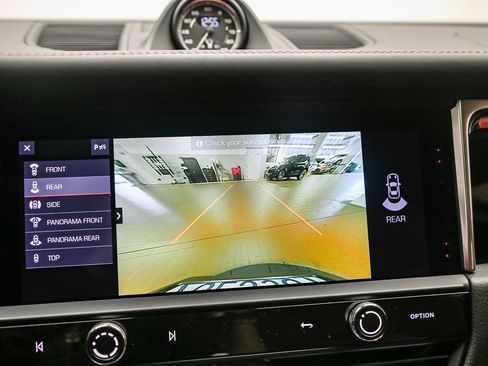 Certified 2023 Porsche Macan AWD/4WD image 32