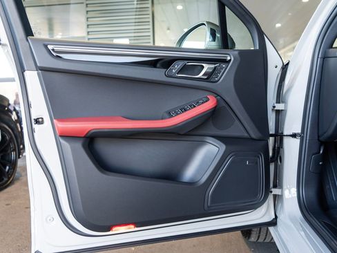 New 2026 Porsche Macan Turbo AWD/4WD image 28