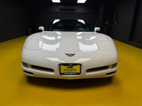 Used 2002 Chevrolet Corvette Coupe w/ Preferred Equipment Group2 image 2
