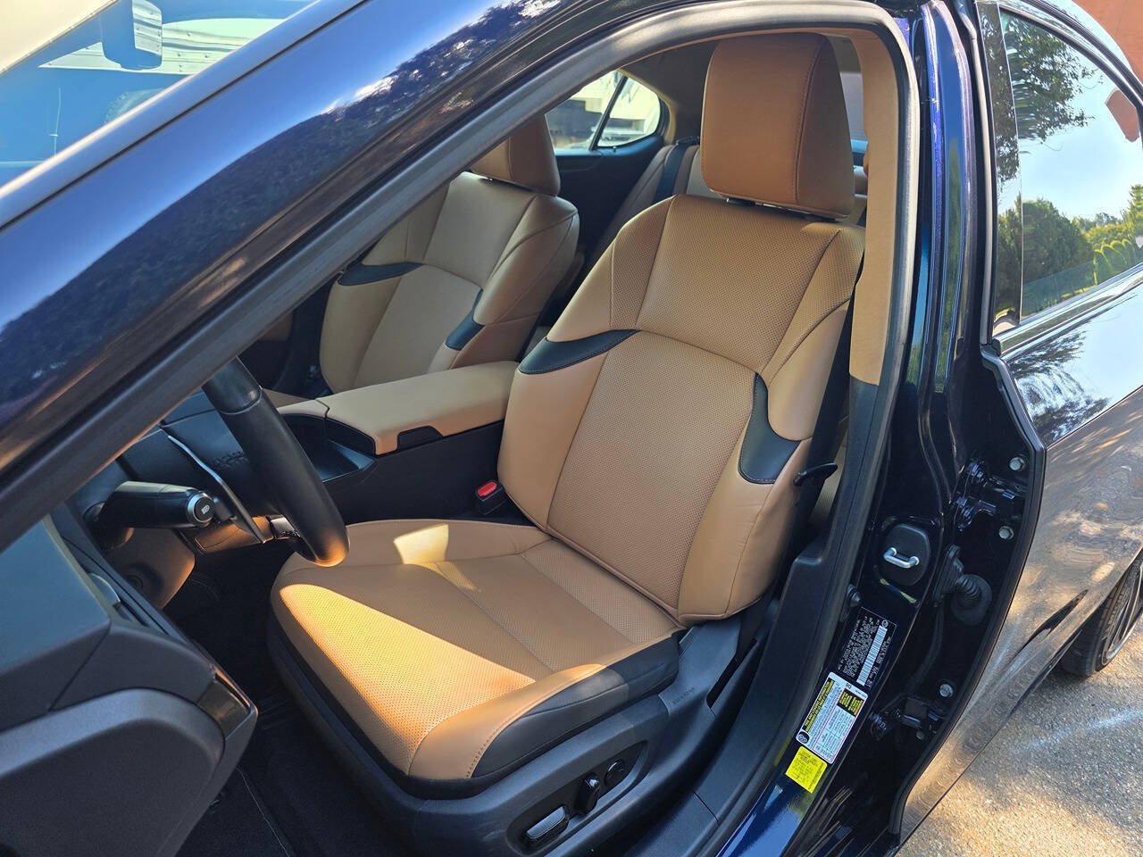 Used 2024 Lexus ES 300h w/ Premium Package FWD image 14